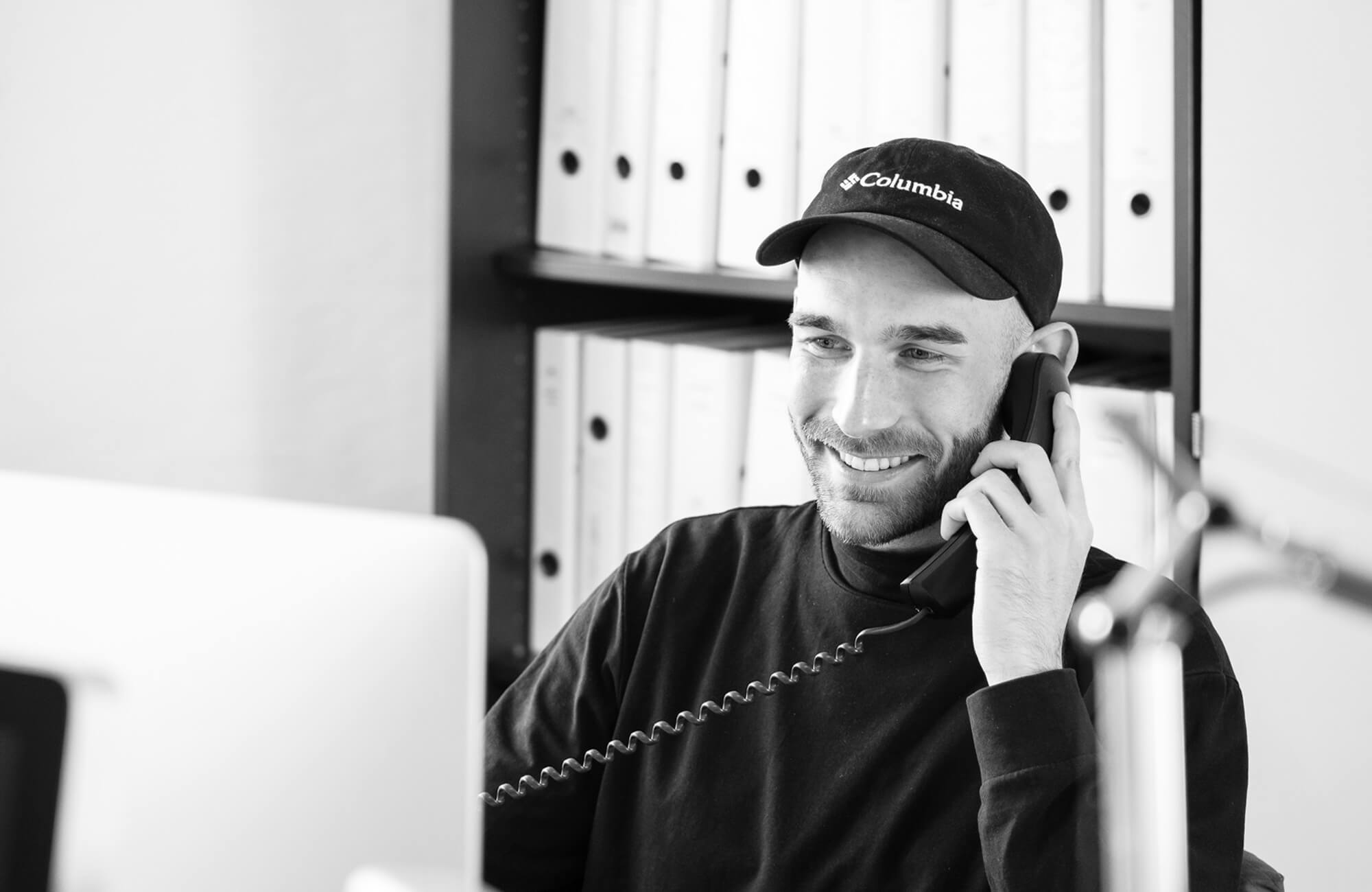 André Jachting am Telefon